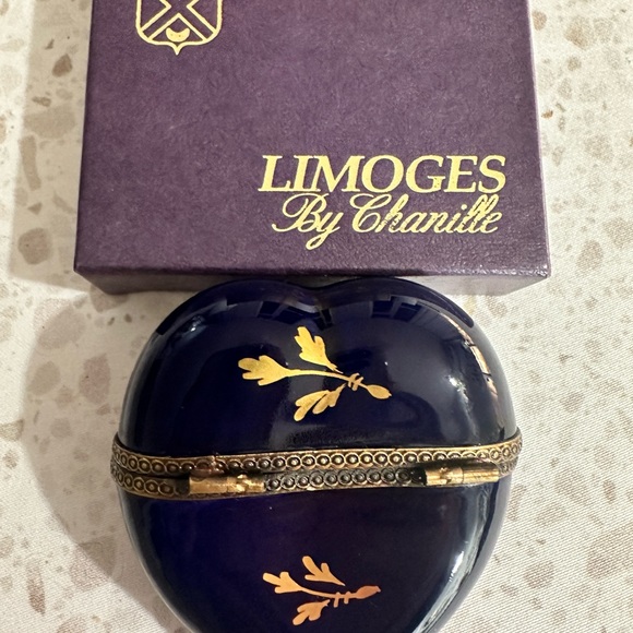 🔥 HOST PICK!  Limoges France heart trinket box - Picture 3 of 9